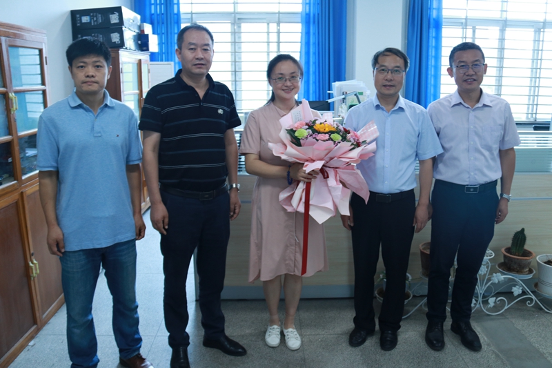 12da9f32d7ef4e2fa9dce7dfa08a3288.jpg 闫琰.jpg