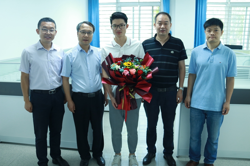 213aaaa665a34574b50e79c14e6d9383.jpg 张亮亮.jpg