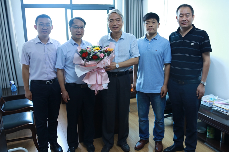 9cd0a84df5a340fca2ee2d6ad0e25257.jpg 张硕新.jpg