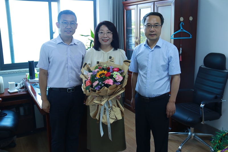 c01528782a4845c993cad9431c6ea908.jpg 王冬梅.jpg