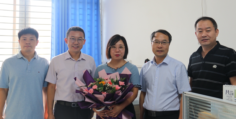 cc478060efff41c787fc5f21d10aec7c.jpg 闫丽.jpg