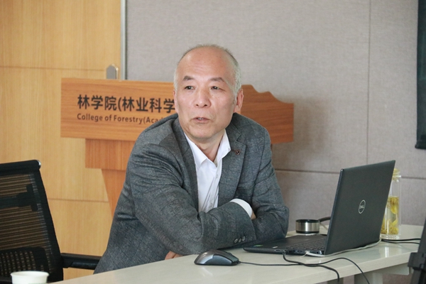 c94f4c02f3fb425f80f350479a73c53c.jpg 王征兵教授作报告.jpg