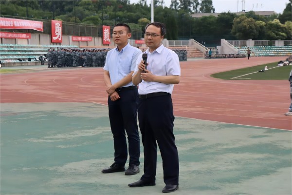 90478763a0664bc9a85e370fc2e20981.jpg 讲话(1).jpg