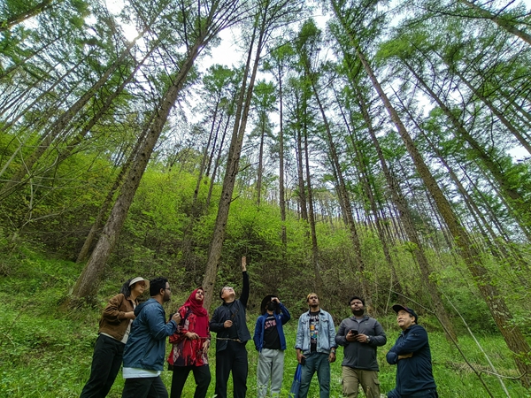色播
专家带领亚太森林留学生学习森林更新及经济林栽培技术_600副本.jpg