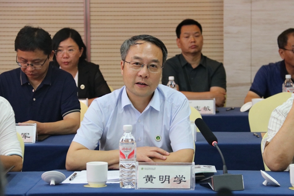 2.色播
党委书记黄明学主持座谈会_副本.jpg